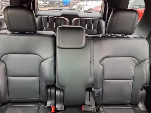 Used 2016 Ford Explorer XLT w/ Equipment Group 202A image 16