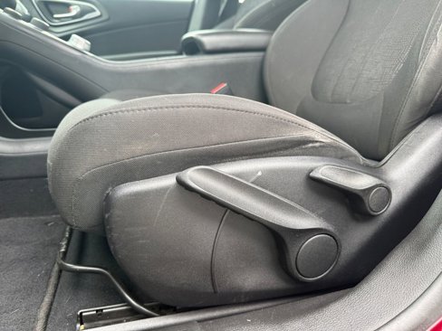Used 2015 Chrysler 200 Limited image 18