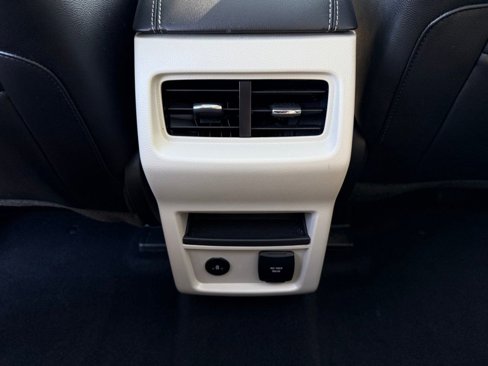 Used 2022 Ford Edge Titanium image 18