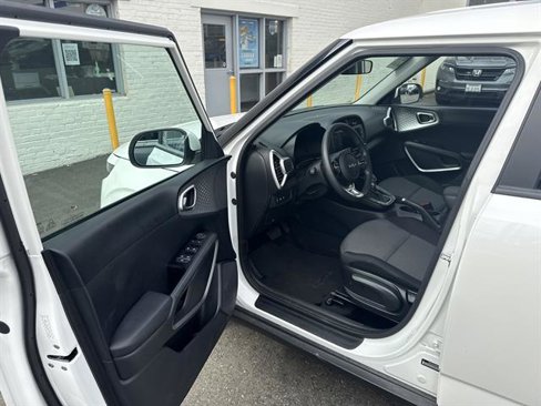 Used 2024 Kia Soul LX w/ Option Group 015 image 9