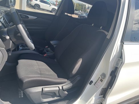 Used 2020 Nissan Rogue Sport S image 17