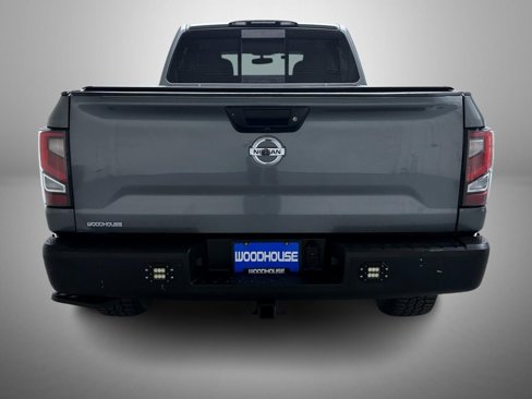 Used 2017 Nissan Titan SV image 6