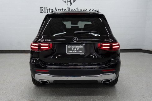 Used 2024 Mercedes-Benz GLB 250 4MATIC w/ Driver Assistance Package image 4