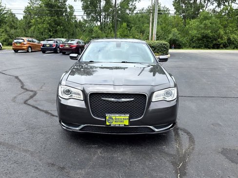 Used 2016 Chrysler 300 Limited image 2