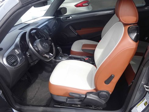 Used 2017 Volkswagen Beetle 1.8T Classic image 12