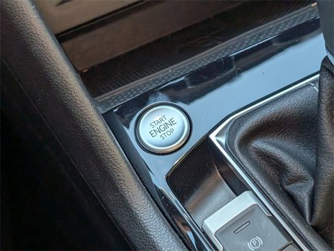 Certified 2024 Volkswagen Taos SE image 24