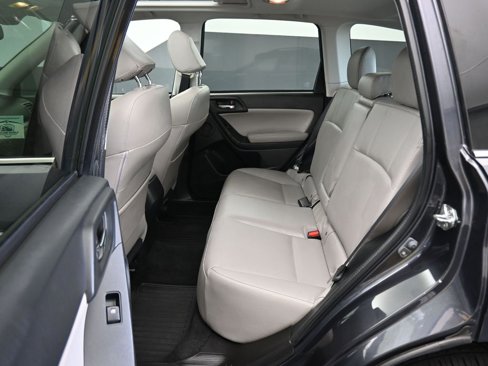 Used 2016 Subaru Forester 2.5i Touring w/ Eyesight & Navigation System image 32
