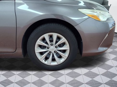 Used 2015 Toyota Camry SE image 11