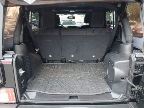 Used 2014 Jeep Wrangler Unlimited Rubicon image 10