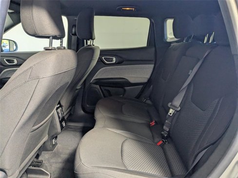Used 2023 Jeep Compass Sport image 7