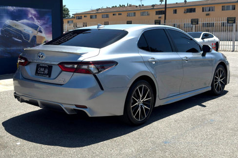 Used 2023 Toyota Camry SE image 5