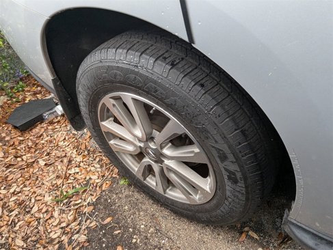 Used 2015 Nissan Pathfinder S image 16