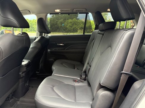 Used 2024 Toyota Grand Highlander Limited image 9