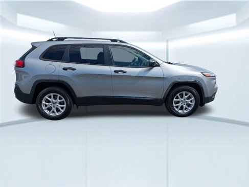 Used 2016 Jeep Cherokee Sport image 8