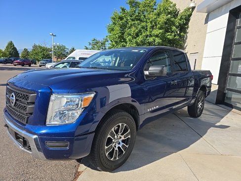 Used 2022 Nissan Titan SV image 3