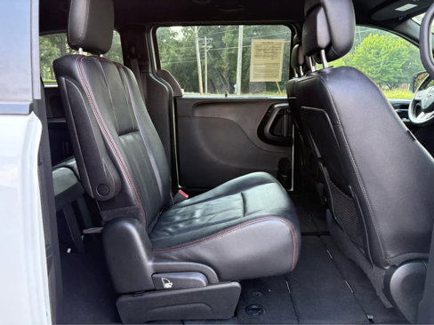Used 2019 Dodge Grand Caravan GT image 16