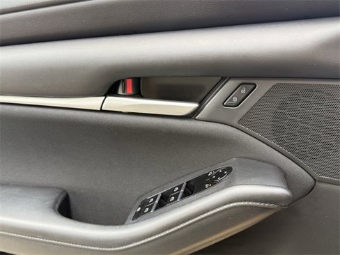 Used 2022 MAZDA MAZDA3 s image 17