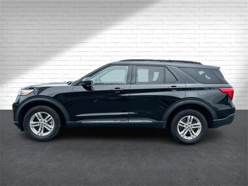 Used 2022 Ford Explorer XLT w/ Equipment Group 202A image 10