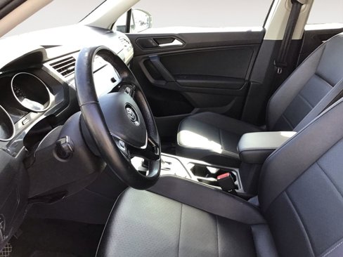 Used 2019 Volkswagen Tiguan SE w/ Panoramic Sunroof Package image 13