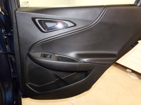 Used 2022 Chevrolet Malibu LT w/ Leather Package image 9
