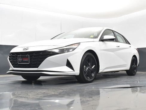 Used 2023 Hyundai Elantra SEL image 37