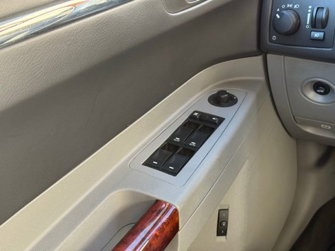 Used 2006 Chrysler 300 C w/ Protection Group II image 5