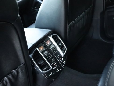 Used 2013 Porsche Cayenne Turbo image 45