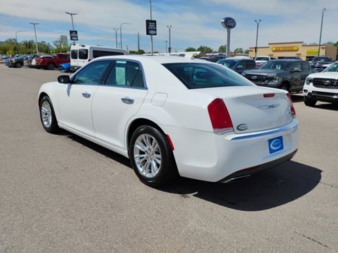 Used 2017 Chrysler 300 C image 5