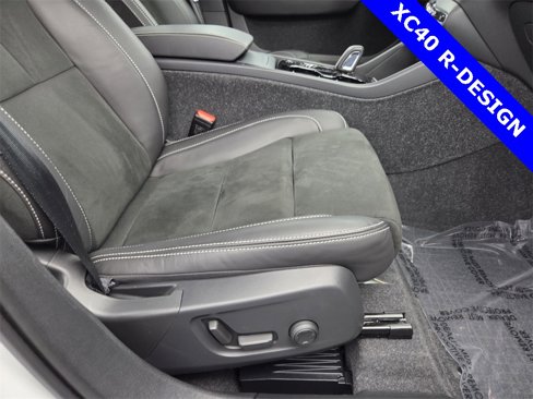 Used 2022 Volvo XC40 T5 R-Design w/ Advanced Package image 13
