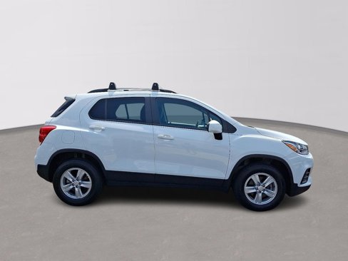 Certified 2022 Chevrolet Trax LT w/ LT Convenience Package image 7
