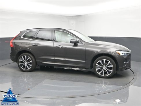 Used 2022 Volvo XC60 B5 Momentum w/ Climate Package image 1