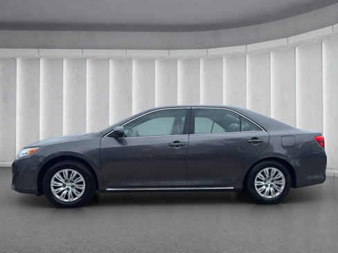 Used 2012 Toyota Camry LE image 2