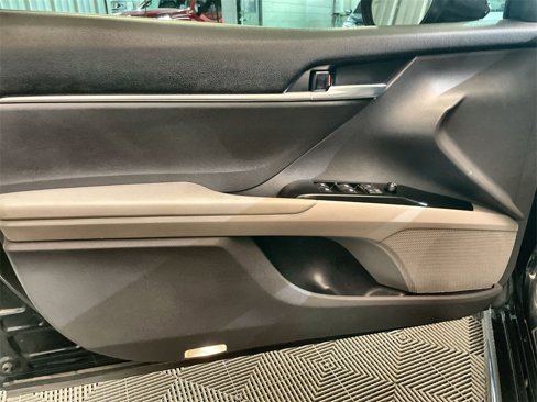 Used 2018 Toyota Camry SE image 19
