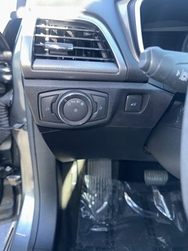 Used 2019 Ford Fusion SE image 12