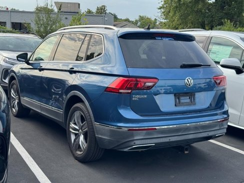 Used 2018 Volkswagen Tiguan SEL Premium image 2