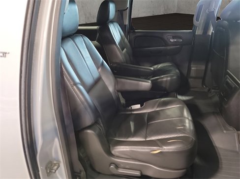 Used 2011 GMC Yukon XL SLT w/ SLT-2 Equipment Package image 38