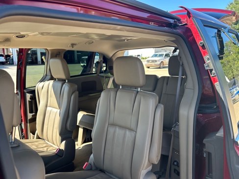 Used 2013 Chrysler Town & Country Touring image 15