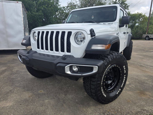 Used 2023 Jeep Gladiator Sport image 3