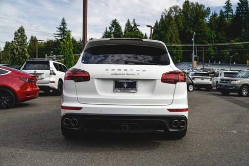 Used 2016 Porsche Cayenne Turbo image 13