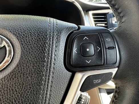 Used 2015 Toyota Highlander LE image 20