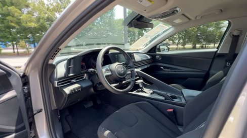 Certified 2023 Hyundai Elantra SEL image 33