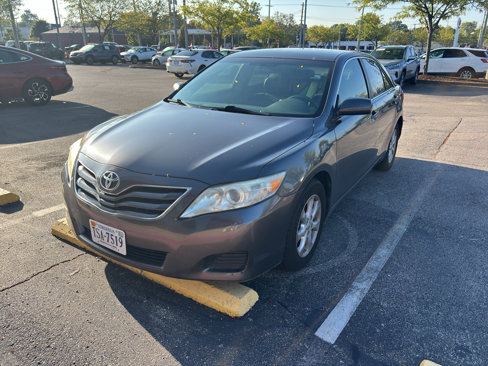 Used 2011 Toyota Camry LE image 2