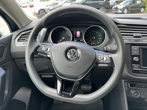 Used 2020 Volkswagen Tiguan S image 29