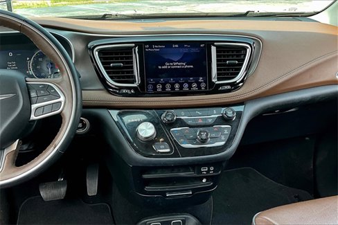 Used 2018 Chrysler Pacifica Limited image 9