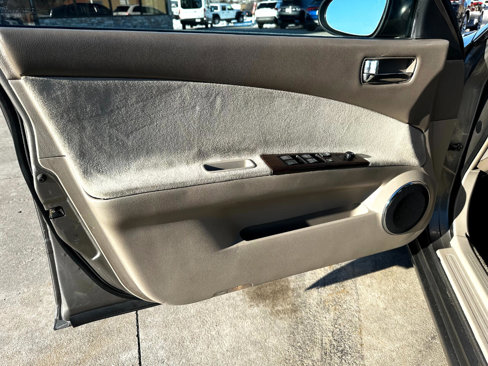 Used 2006 Nissan Altima 3.5 SE w/ (X01) Leather Pkg image 9