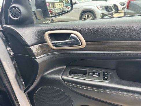 Used 2014 Jeep Grand Cherokee Overland w/ Advanced Technology Group image 14
