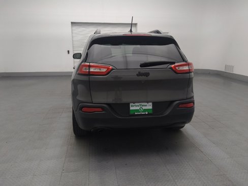Used 2018 Jeep Cherokee Latitude w/ Altitude Package image 6