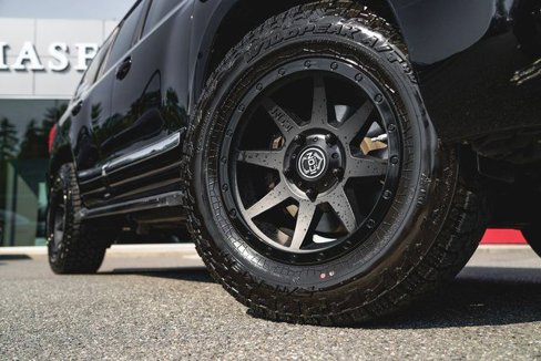 Used 2013 Toyota Land Cruiser image 5