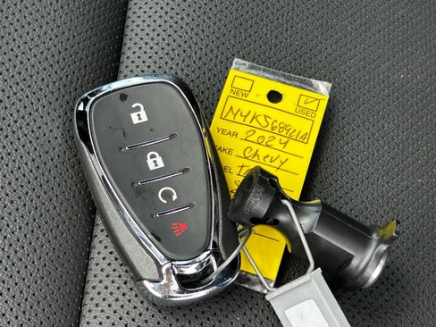 Used 2024 Chevrolet Trax RS w/ Sunroof Package image 44