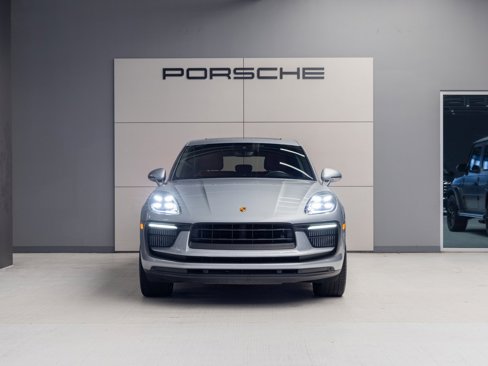 Certified 2022 Porsche Macan S image 10